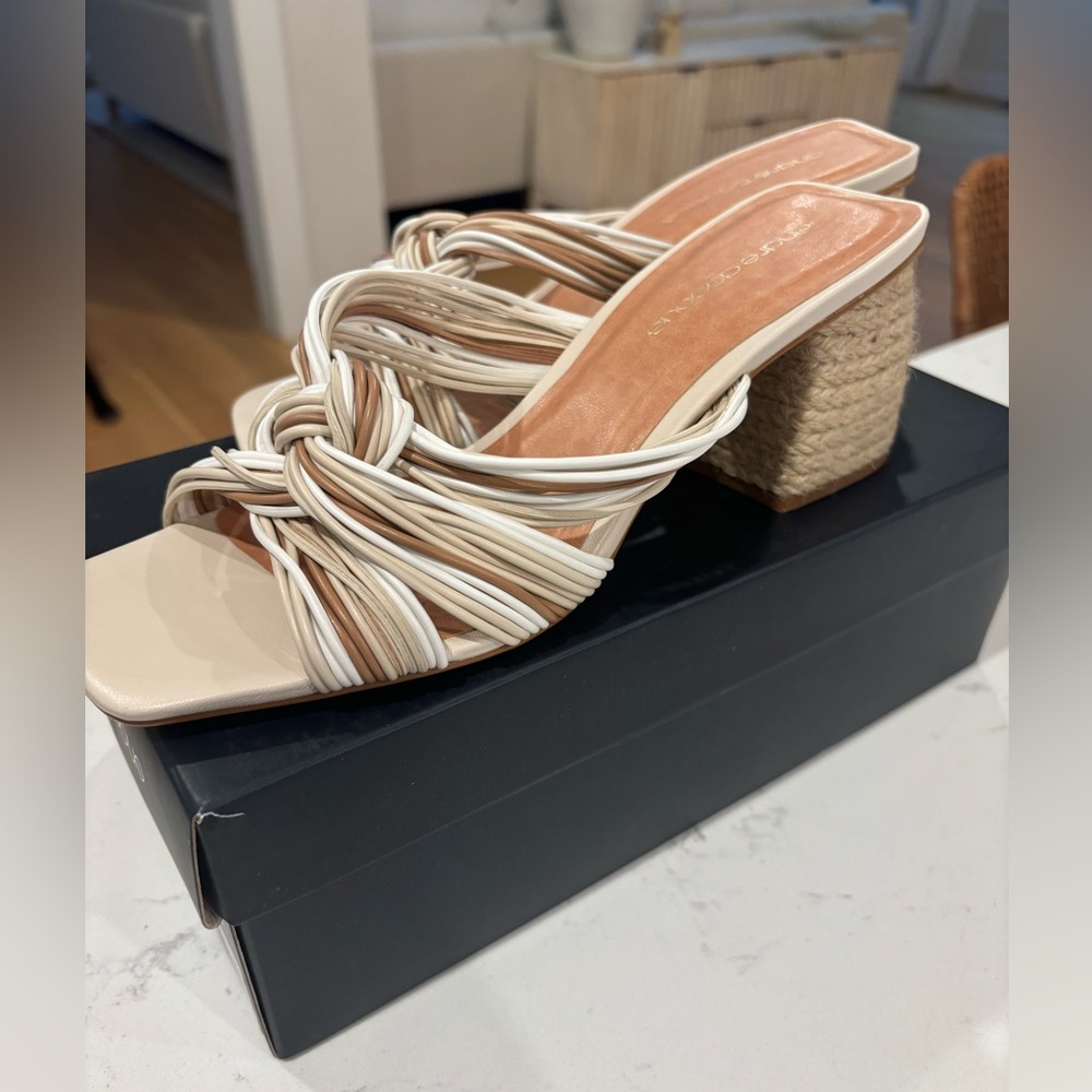 New - Andre Assous kelsie heels sz 9